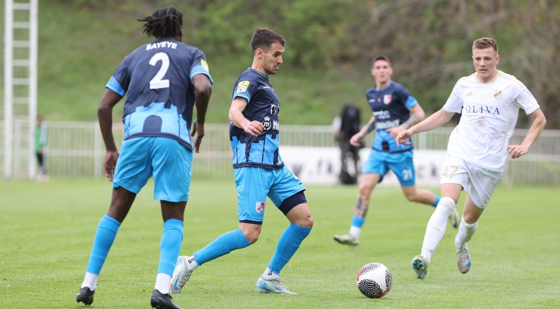 Юруков игра четвърт час при равенство на Раднички