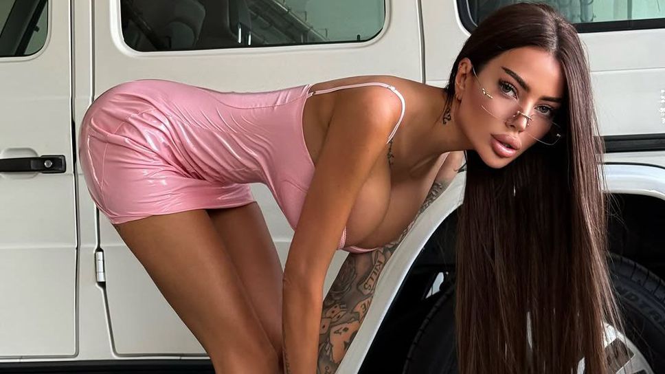 Украинка не скри почти нищо от силиконовото си тяло