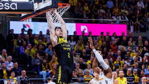  Константин Костадинов и Тенерифе приключиха на четвърто място в Шампионската лига 