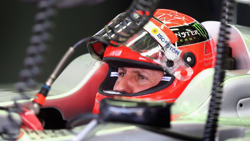 Михаел Шумахер е подписал каска за благотворителен търг за събиране