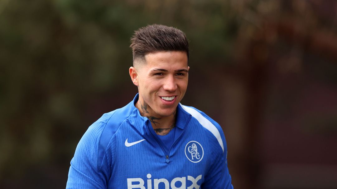 Енцо Фернандес се завръща в групата на Челси за дербито с Ман Юнайтед