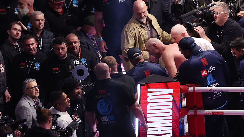 Тайсън Фюри: Антъни Джошуа ме удари толкова силно, че бях почти в нокаут цял месец