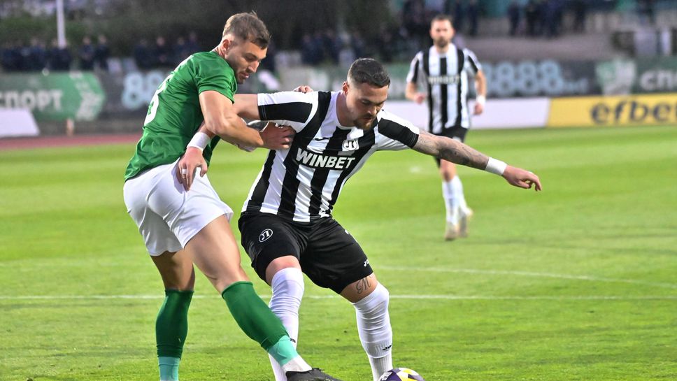 Берое 0:0 Локомотив (Пловдив), ВАР привика съдията за дузпа, но той не отсъди нищо