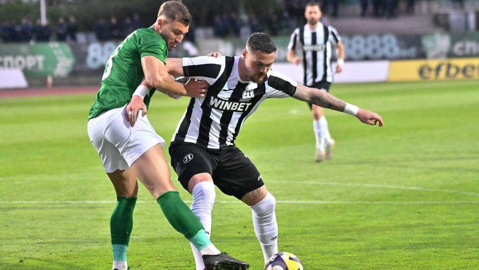 Берое 0:0 Локомотив (Пловдив), ВАР привика съдията за дузпа, но той не отсъди нищо