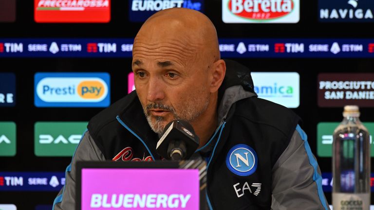 Наставникът на Наполи Лучано Спалети коментира бъдещето си в клуба