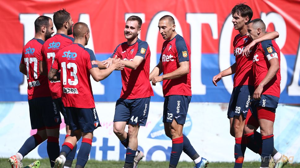 Ключов бранител на линия за Марек срещу дубъла на Лудогорец