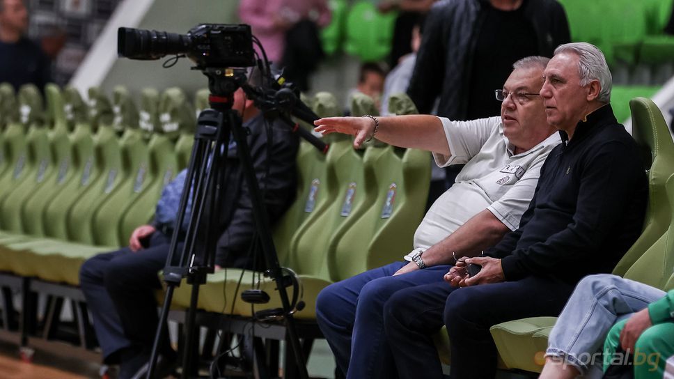 Христо Стоичков се появи на баскетболен мач в Ботевград