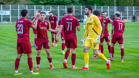 Фратрия преподписа с двама от основните си футболисти