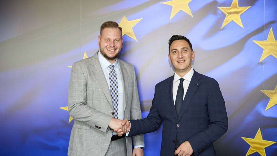 Петър Младенов се срещна с еврокомисаря по младежта и спорта Глен Микалеф