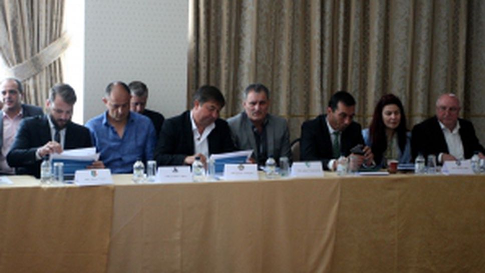 Започна срещата преди гласуването за нов формат на футболното първенство