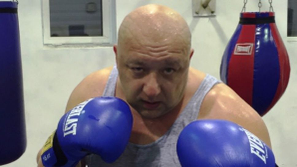 Министър Красен Кралев се включи в тренировка на боксьорите