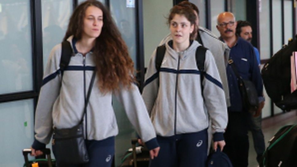 Националките по волейбол се прибраха в България