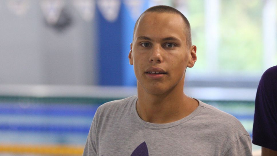 Антъни Иванов със злато и нов рекорд на 100 метра бътерфлай