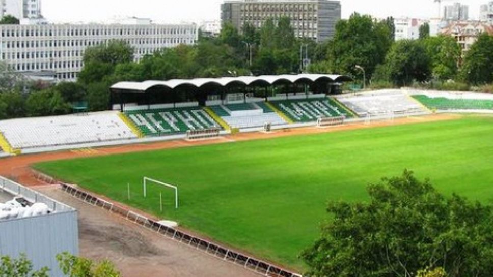 Багери копаят терена на "Тича"