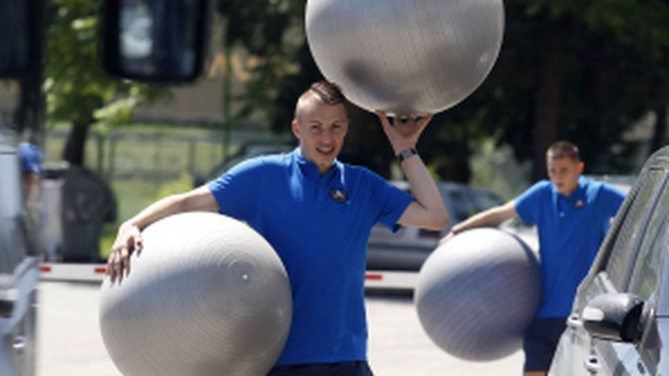 Левски замина за Правец