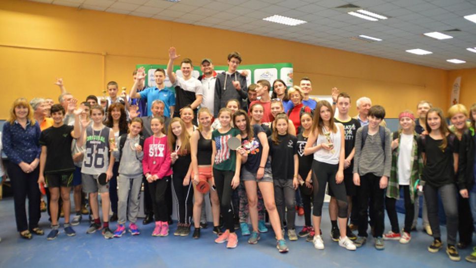 Ново тенис на маса шоу и над 200 младежи в Открития шампионат на София