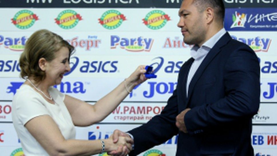 Кубрат Пулев беше награден за спортист на месеца