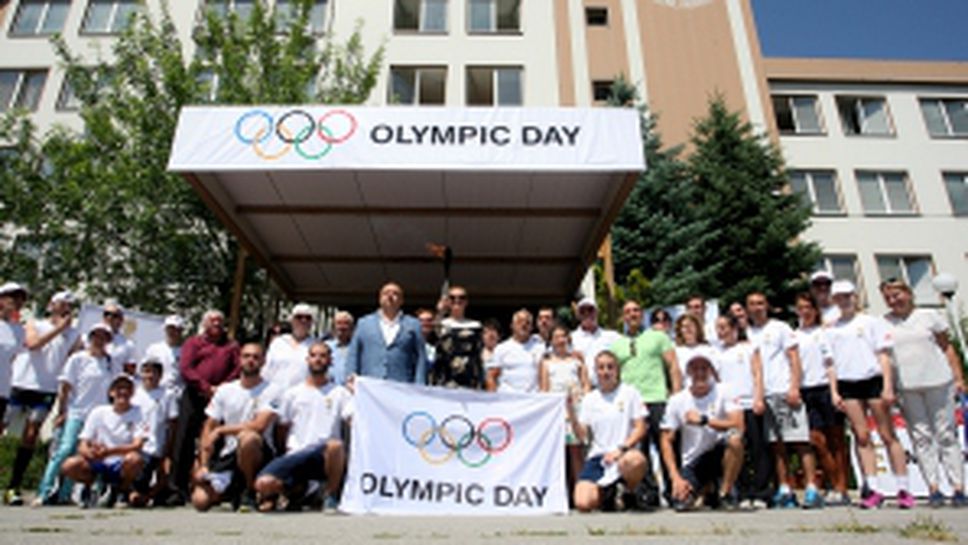 Легенди в родният спорт посрещнаха олмпийския огън в НСА