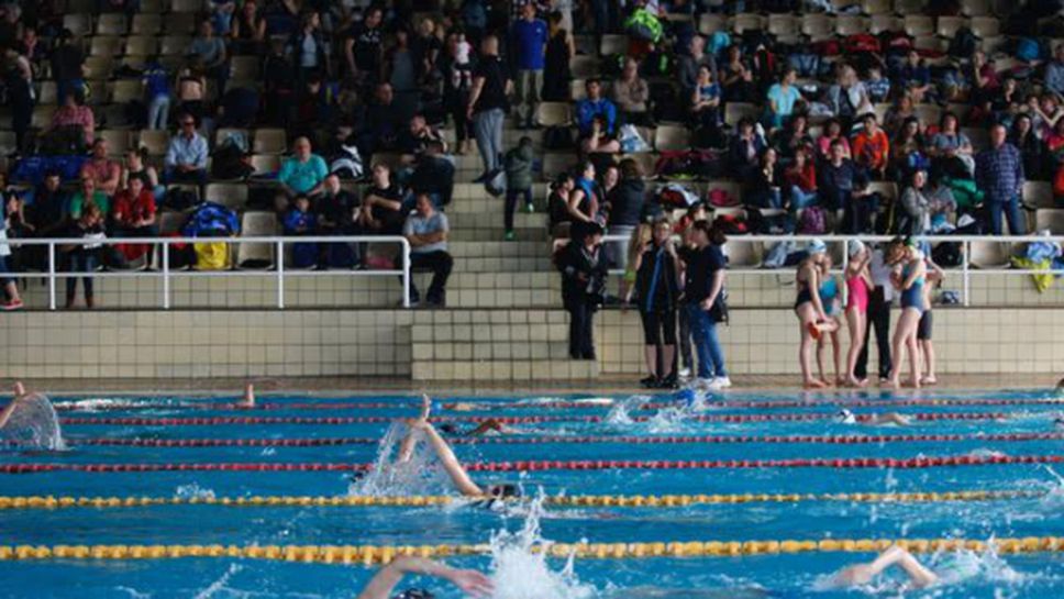 Петър Стойчев и спортният министър аплодираха победителите в "Aqua Sphere Cup 2017"