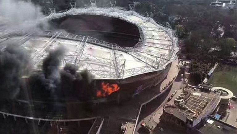 Запали се стадионът на клуба на Тевес (видео)