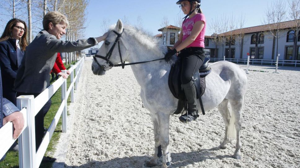 Министър Дашева подкрепи Академията на младите ездачи
