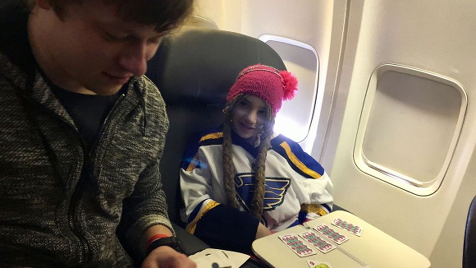 Звезда от НХЛ с нов мил жест към болно момиче (снимки)