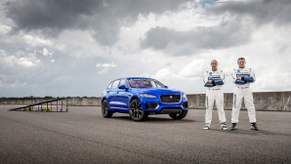 Jaguar F-PACE направи впечатляващо шоу на Гудууд