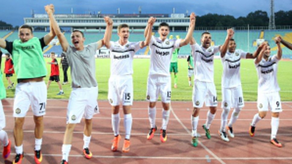 Радост за футболисти и фенове на Славия след победата над Заглембе