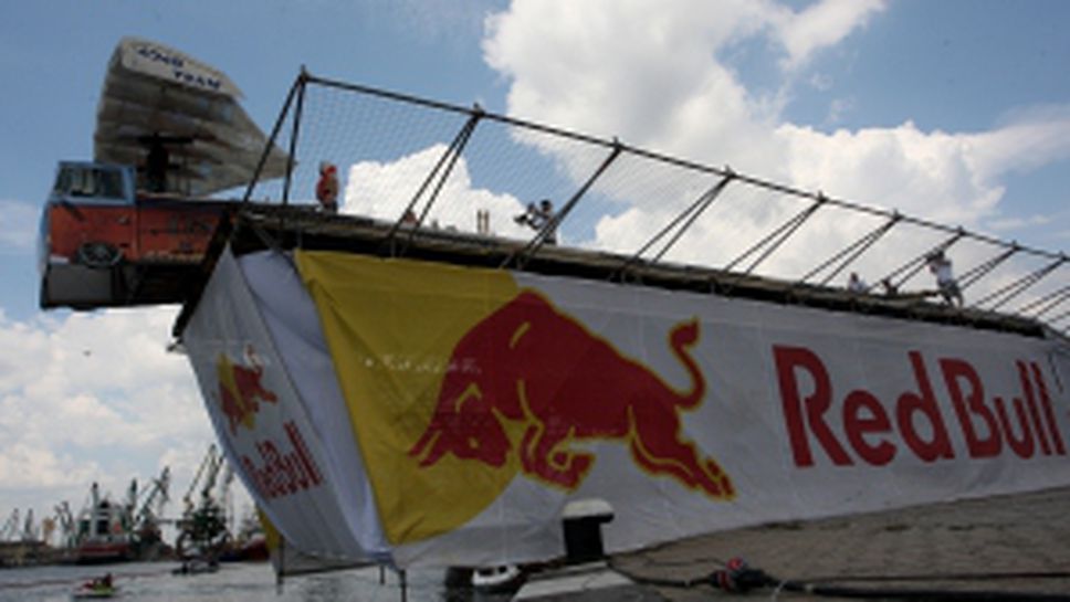 Уникалното шоу на RED BULL - FLUGTAG побърка хиляди във Варна