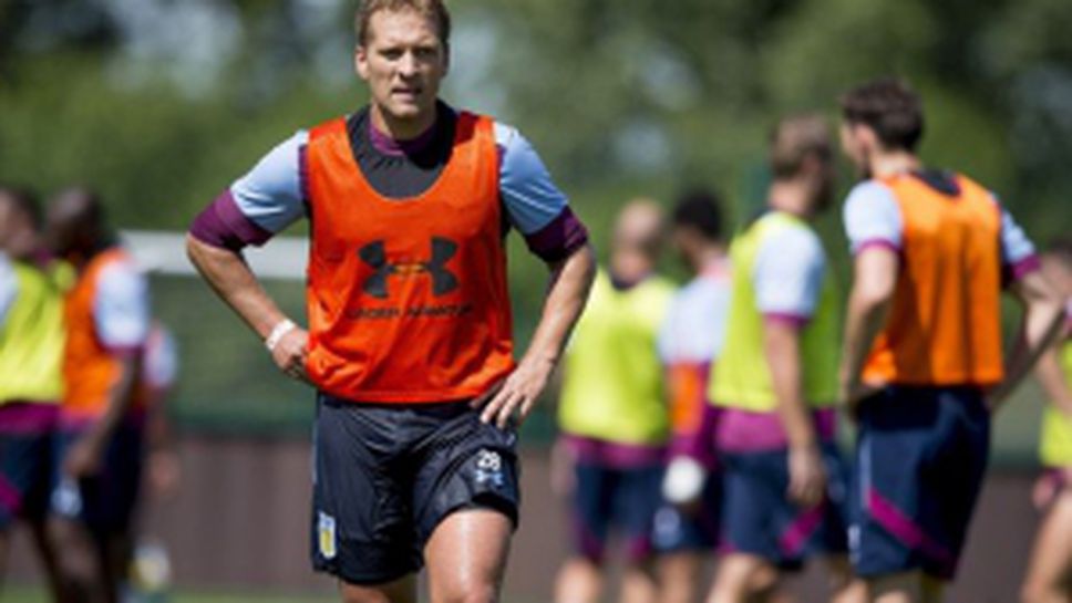 Стилиян Петров тренира с Астън Вила