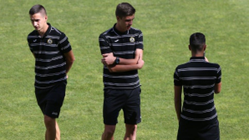 Отборът на Славия вече е на стадион "Заглембе"