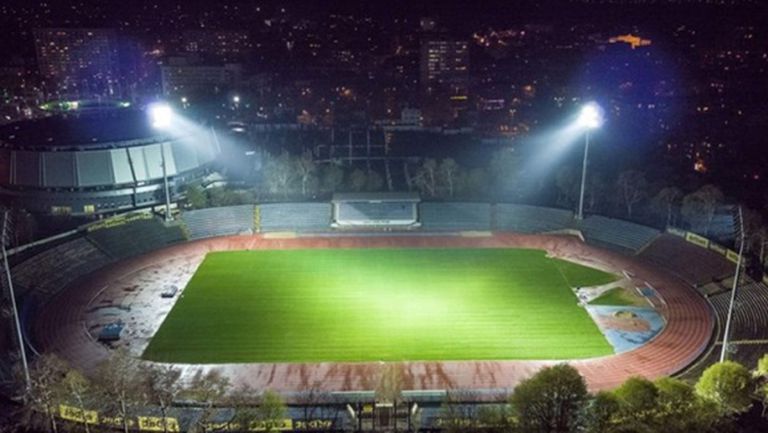 Стадионът в Русе "светна"