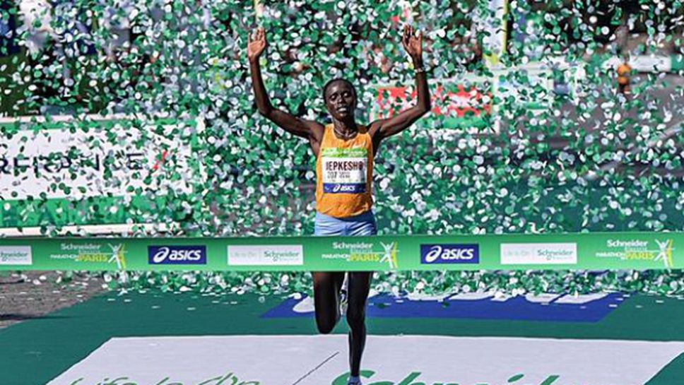 Кенийци доминират в маратона на Париж
