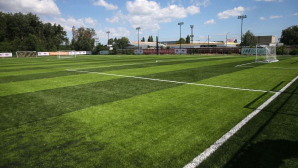 Това е новият помощен терен на стадион "Локомотив"