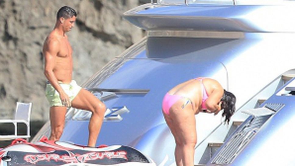 Кристиано си почива на няколко километра от Меси