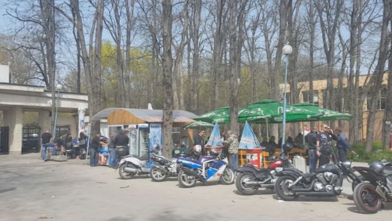 Крушарски почерпи феновете с постен курбан за здраве и благоденствие