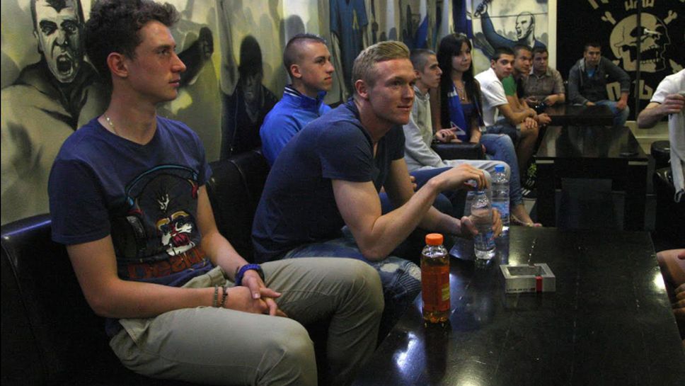 Прохазка и Краев се срещнаха с феновете