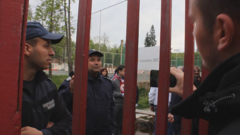 Полицията изнерви на макс феновете пред Сектор "А"