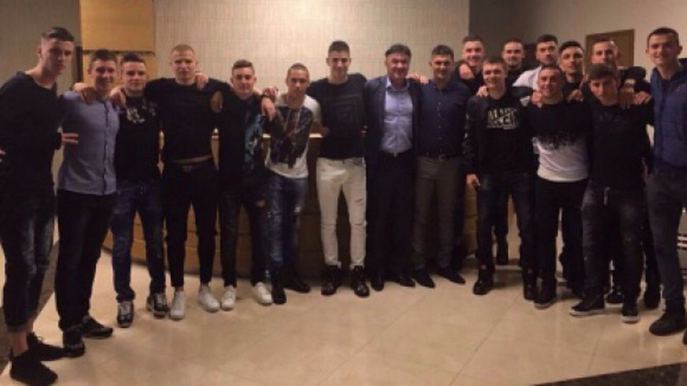 Президентът Михайлов събра юношите до 19 година на празнична вечеря