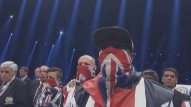 Чисора показа неуважение и към химна на Великобритания с шапката на глава и бандана