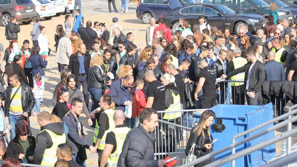 Хиляди пристигат за последния официален мач на Владо Николов