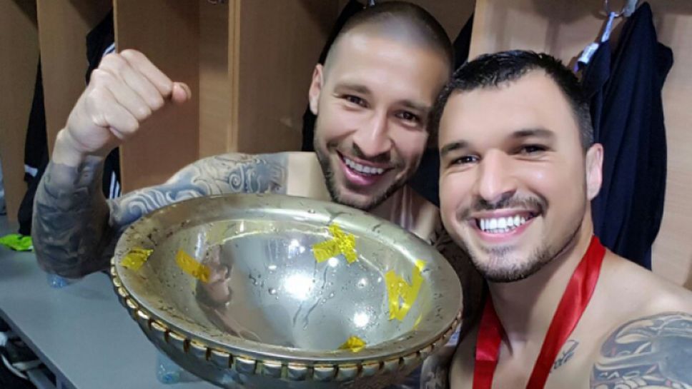Купон за Бандата и Божинов в съблекалнята след спечелената купа на Сърбия