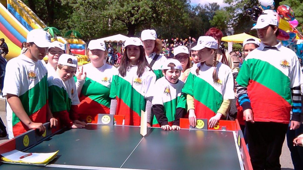 „Откраднаха“ крикета на маса от 300 деца с увреждания