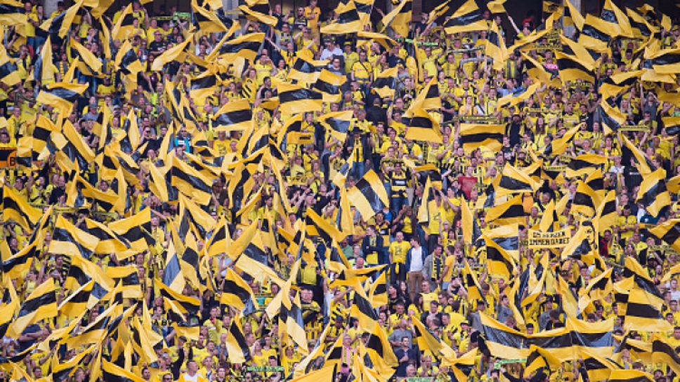 80 000 "жълто-черни" пеят YNWA преди мача с Байерн (Мюнхен) за Купата