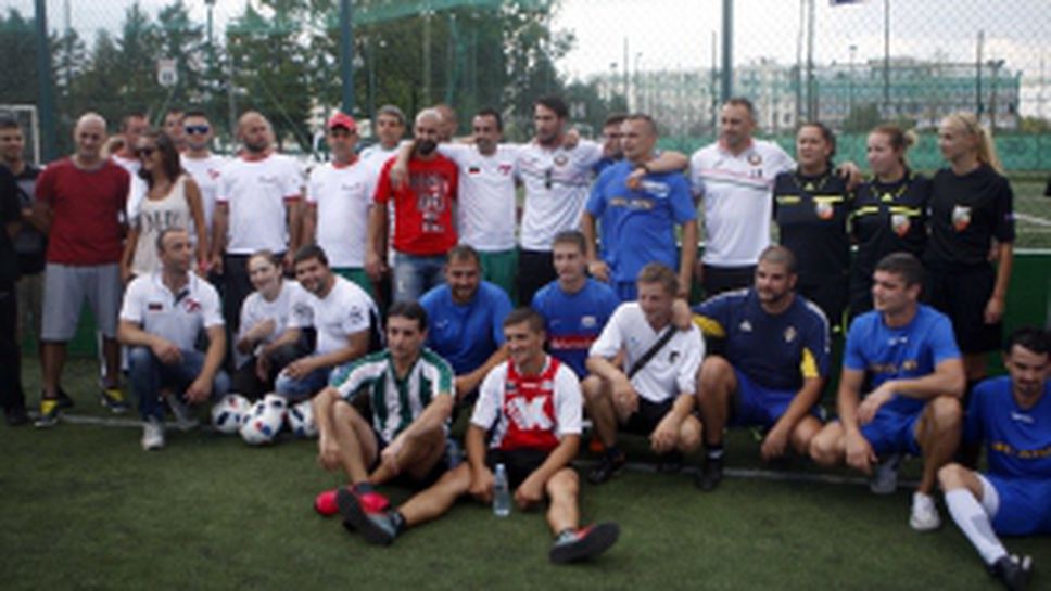 Ивайло Петев и Ивелин Попов наградиха финалистите от турнира 3-0 за хората