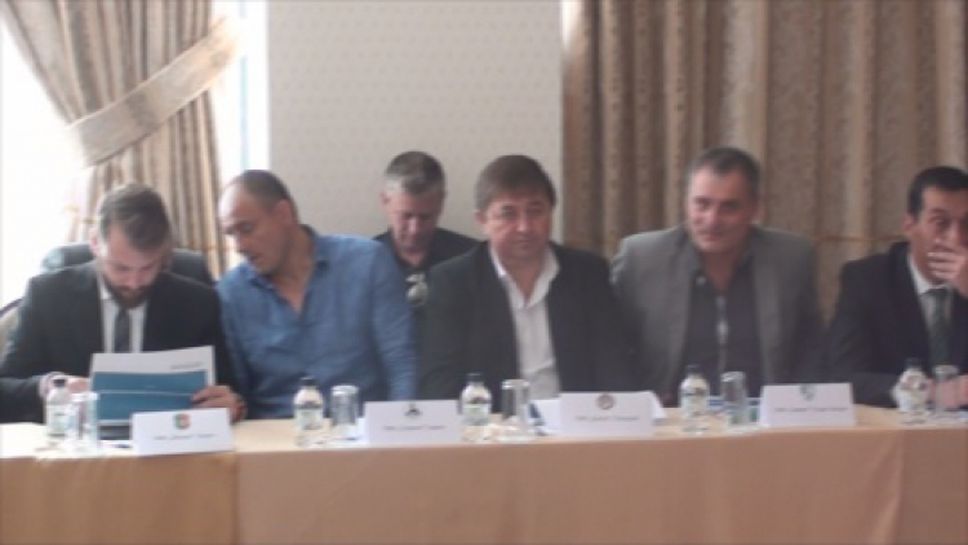 Ганчев, синдик Милева и Баждеков на срещата с БФС