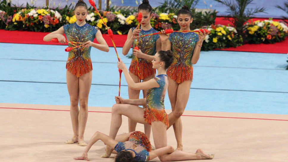 Българският ансамбъл за девойки грабна злато на пет чифта бухалки