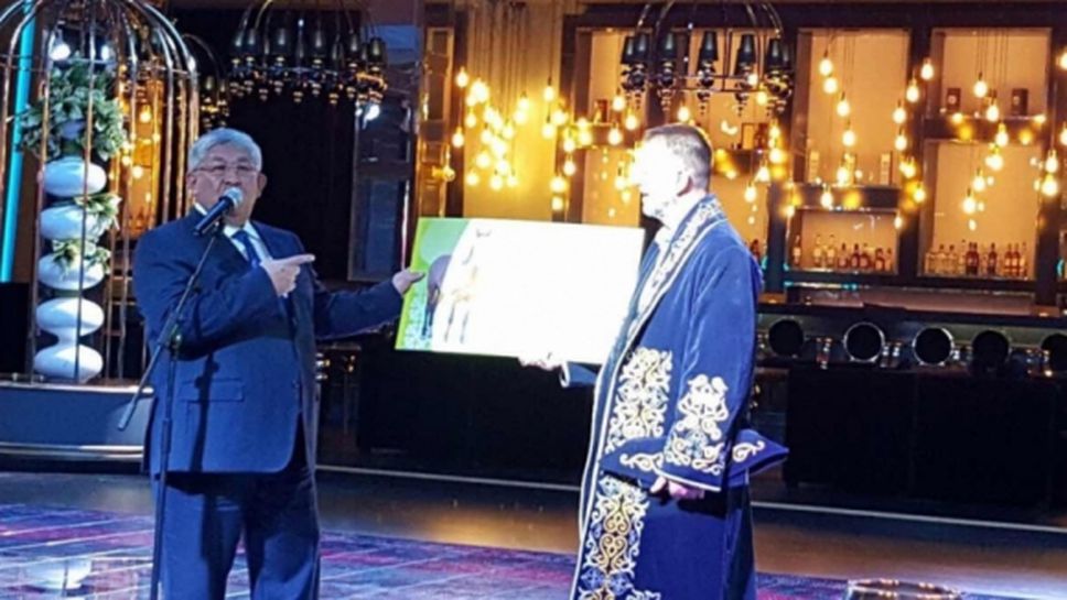Огромно уважение за Стойчо Младенов в Казахстан, треньорът признателен на губернатор