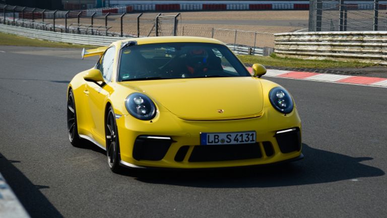 Porsche 911 GT3 подобри рекорда на "Нюрбургринг"