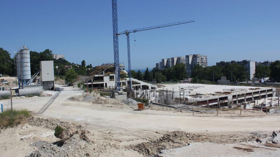 Вижте докъде стигна строежът на новия стадион "Варна"